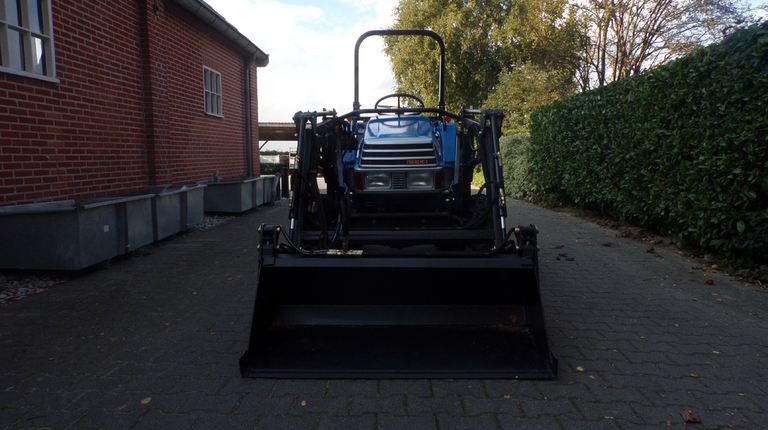 Iseki TU237 mit Frontlader ab 149 € pro Monat.